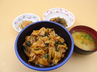 2月3日　豚キムチ丼.jpg