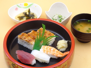 3月10日　握り寿司と鰻の箱寿司.JPG