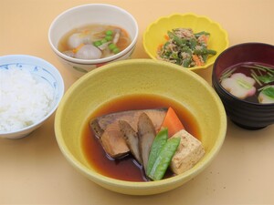 3月11日　ハマチと春牛蒡の煮付け.jpg