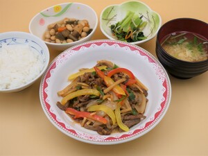 4月14日　牛肉とピーマンの細切り炒め.jpg