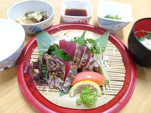 2024.5.28 土佐風わら焼きカツオのたたき.JPG